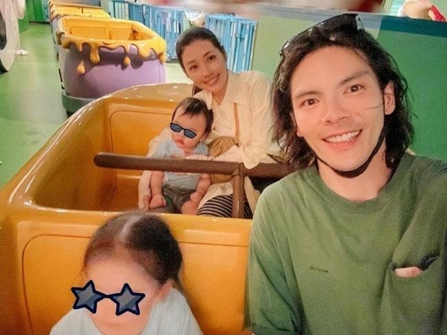 向佐直播间模仿郭碧婷 再现小时代泼酒名场面画面搞笑