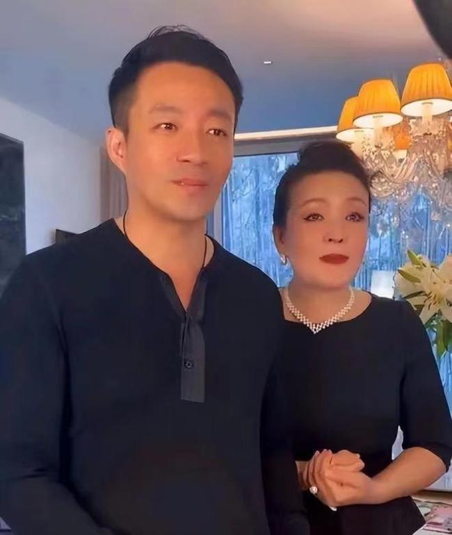 汪小菲直播透露通知在台北成立的S Hotel酒店正式更名 正式和大S切割
