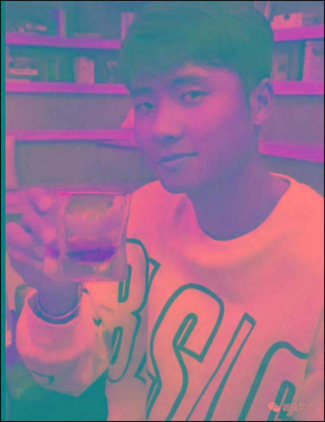 这个向家人喊话的魏青涛,是魏家的二代,魏超仁的儿子,魏蓉的弟弟,亨利