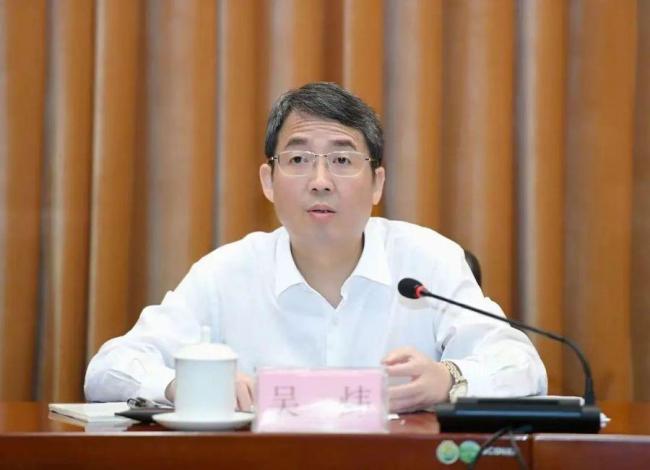 11月6日,柳州市委常委会召开扩大会议,市委书记吴炜主持会议并讲话.