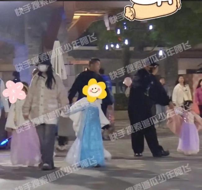 张杰谢娜带女儿迪士尼玩耍 三个女儿同穿公主裙十分可爱