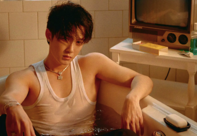 檀健次elle湿发浴缸大片上线湿透的背心让肌肉线条一览无余