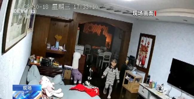 为她点赞！家中失火4岁女孩边打119边安抚妹妹：“老师说着火要打119”