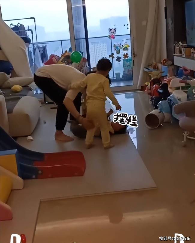 向佐独自带俩娃，豪宅内景曝光，笑称不是健身去不起，而是抱娃更有性价比
