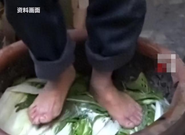 脚越臭踩的冬腌菜越香？ 大伯为做冬腌菜 忍一周不洗脚 专家：二者没关系