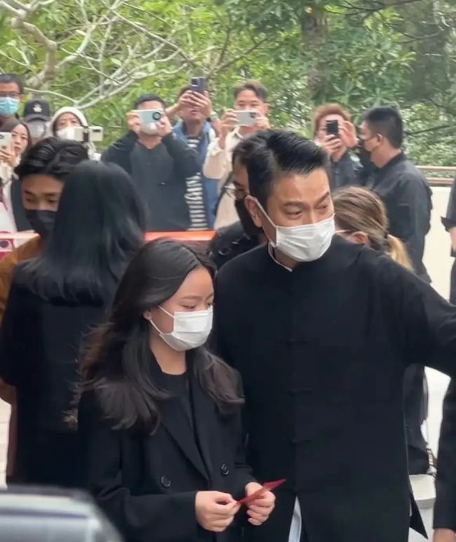 刘德华结婚15年首揭妻子真名是蒨不是倩