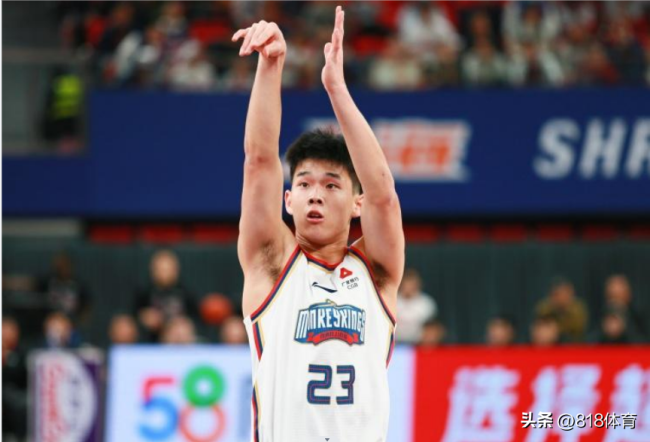 狗粮!女篮第一美女卓识助阵男友林葳，与葳少庆祝自己20岁生日