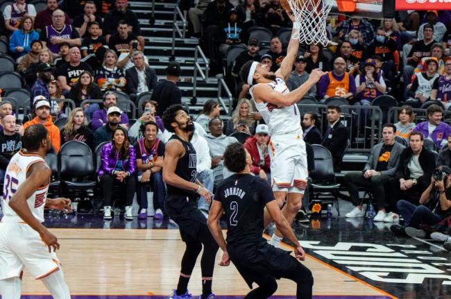 太阳坐镇主场别忘了我有突破!杜兰特连续跳投不中后 突破篮下打停篮网