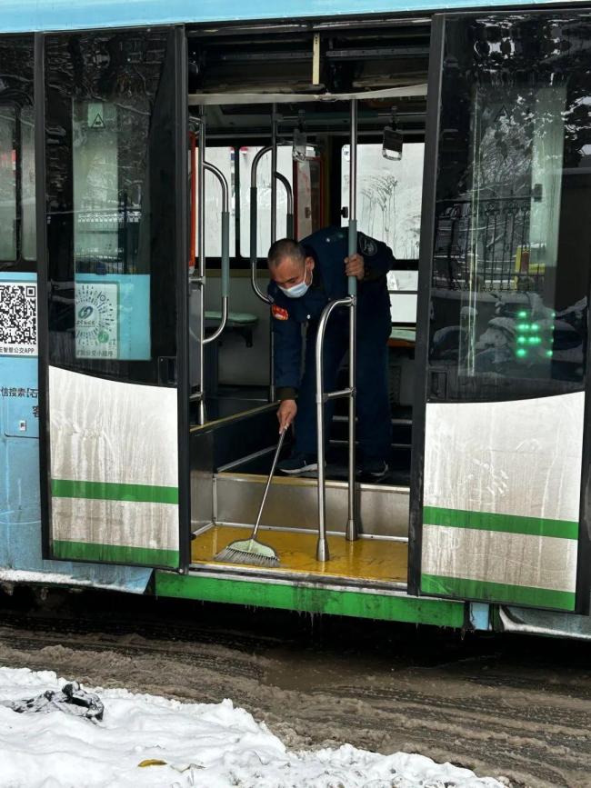 石家庄宣布为应对低温雨雪冰冻天气 地铁公交免费乘坐