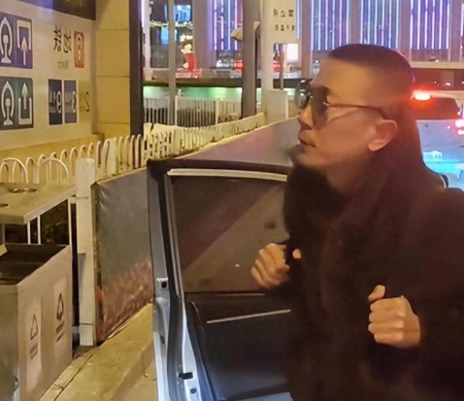 男子打车拒付60元车费后怒怼司机，不行那你把我送回去吧