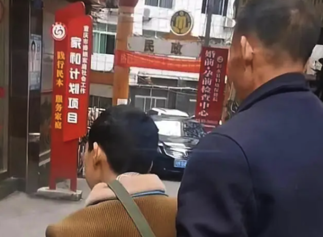 疑似智障女子与五旬男子登记结婚？民政局回应