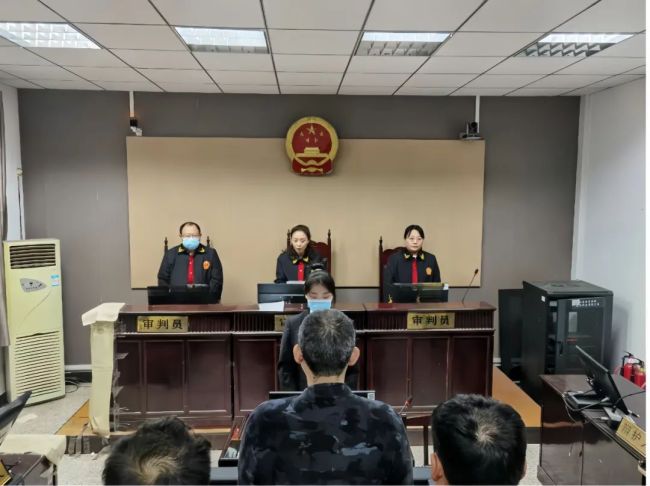 小学体育老师猥亵女童获刑六年半，五年内从业禁止！