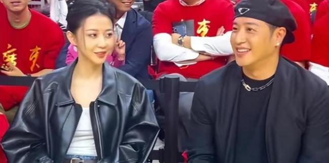 潘玮柏宣云婚后首合体现身，女方颜值超高不输女星