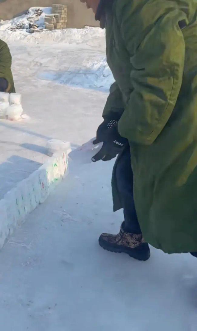 小伙自制112块冰麻将 东北大哥自制家庭版麻将