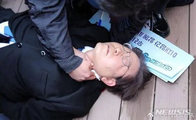 韩国政坛风暴升级：李在明遇袭时身边有50多名警察 细节曝光！