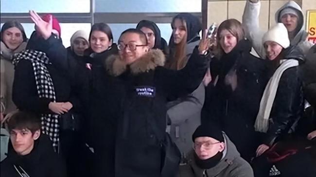 全靠友邻！俄罗斯模特队支援哈尔滨 网友：尔滨开局一场雪装备全靠借