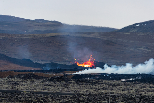冰岛火山活跃 总统警告进入“剧变时期”