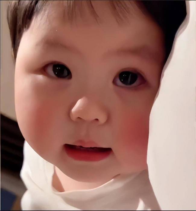 瑶一瑶变身熊出没里的嘟嘟：凭借表情包走红，爱哭性格收获百万妈妈粉
