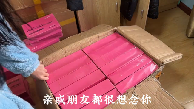 00后情侣一天打三份工 我觉得昆明是一座低收入、高消费的城市，普遍工资都很低。