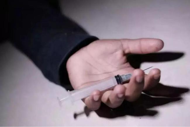 而"上头电子烟"给赵小帆带来的伤害或许还不止这些.