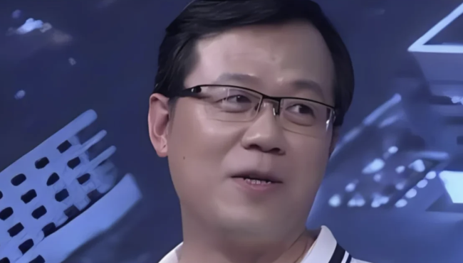 葛斯齐曝卓伟手机丢了，存上千张演艺圈“塌房”机密
