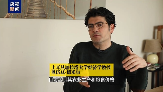 菜价居高不下,土耳其民众热衷赶晚集买打折菜