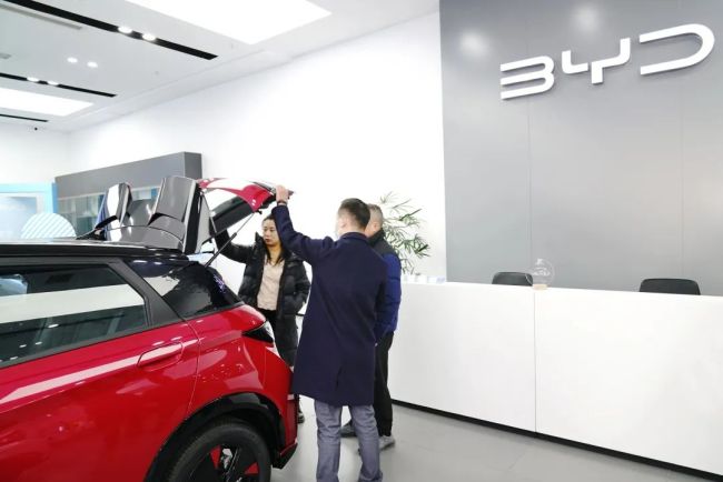 比亚迪7.98万，燃油车要被逼疯了！！！