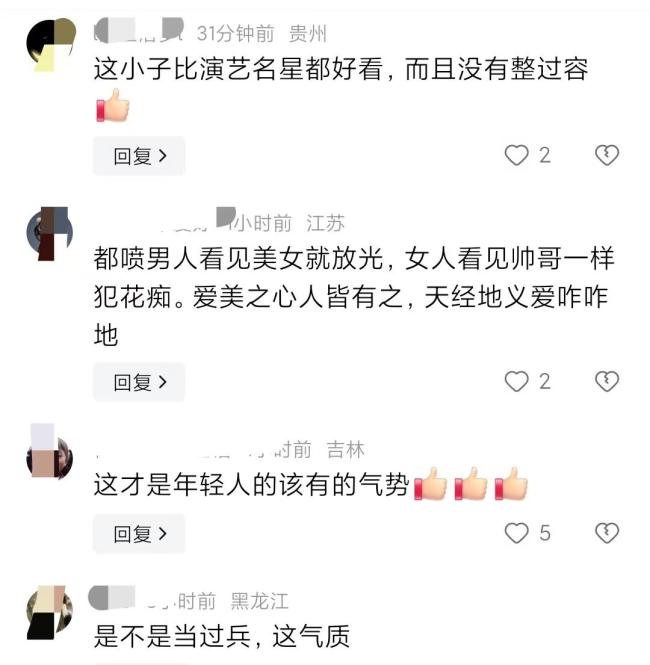 河北一男子打鼓迷倒万千网友：痞帅的笑加英气的外表