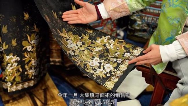 400名大学生回曹县小镇卖马面裙 不愧“宇宙中心”