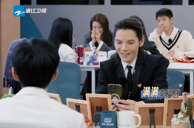 向佐录制综艺节目无限超越班2摆了一桌子全家福2