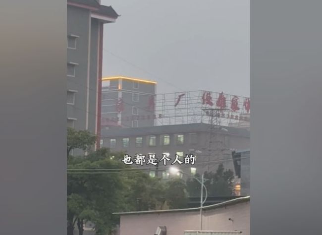 律师曝一村主任侵占集体土地60亩 个人豪宅占地近7亩，盖的跟皇宫一样