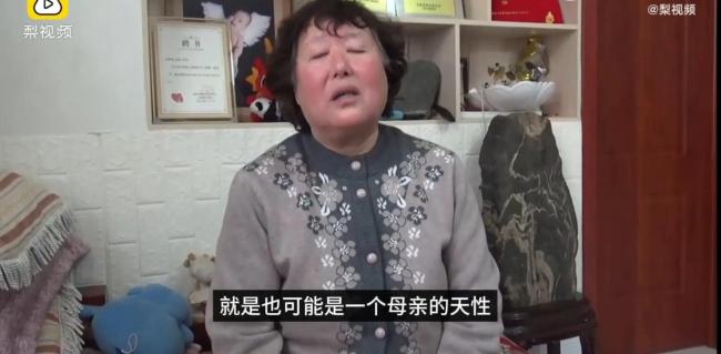 夫妻收养重病弃婴16年花费50万 靠上街乞讨和哭丧筹钱