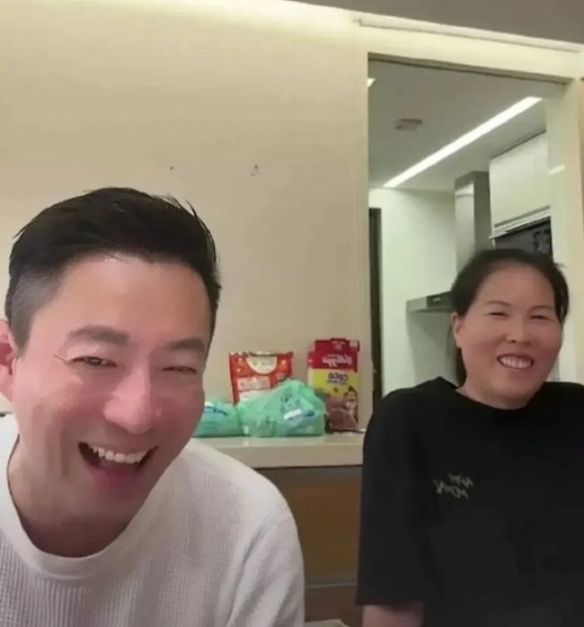 前夫汪小菲抱怨大S不愿意定居北京