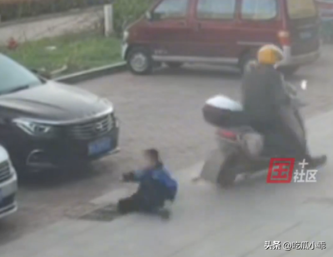 一眼都不看？男子骑电动车撞倒小朋友扬长而去
