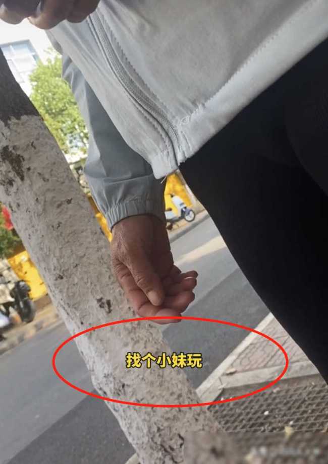 男生刚下高铁站就被推销色情服务 ：找个妹儿玩！评论区笑不活