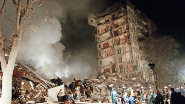 1999年9月4日,在达吉斯坦共和国的布伊纳克斯克,恐怖分子炸毁了一栋