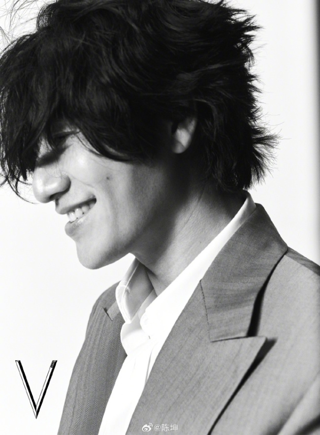 陈坤晒黑白质感大片心怀善意春暖花开