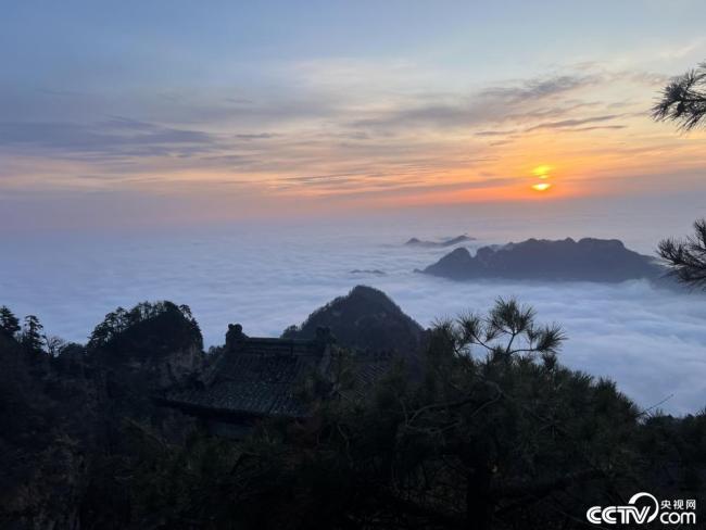 湖北十堰武当山云海翻滚