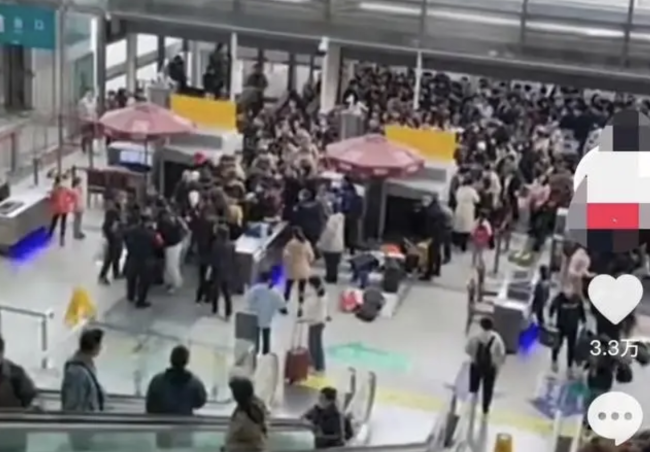 清明小长假上海站遭旅客冲卡是谁的责任？