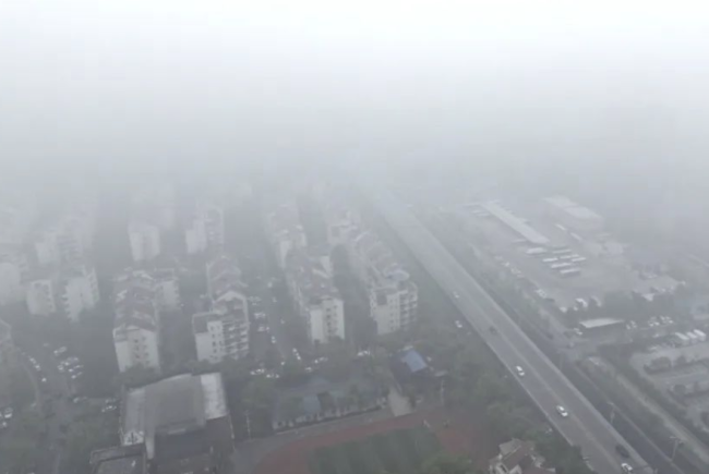 武汉部分高速收费站因大雾临时管控 12处通行受限