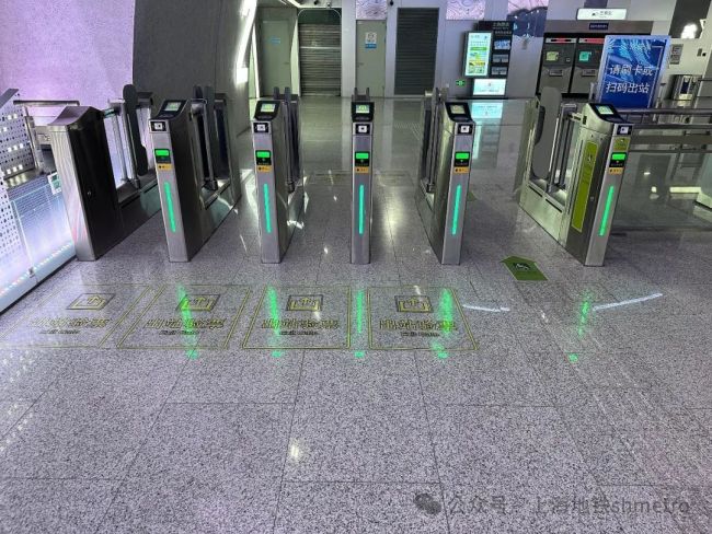 上海地铁试点闸机常开门