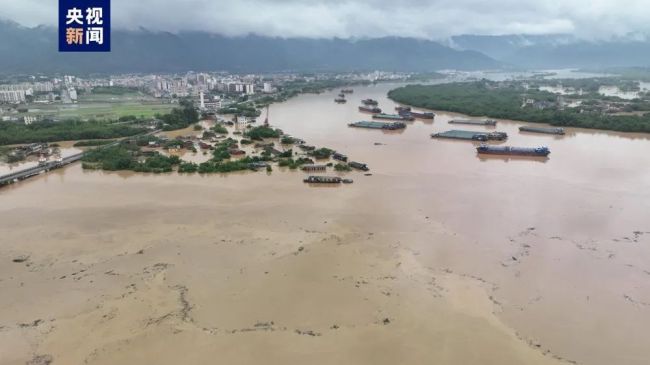 广东怀集中小学幼儿园4月22日停课 应对极端暴雨天气