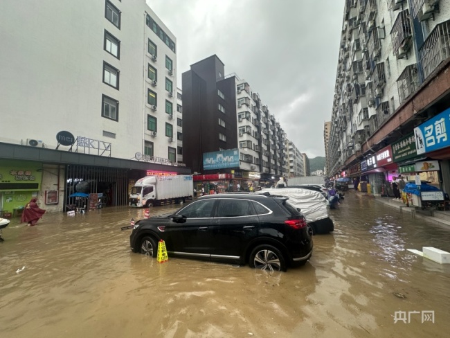 深圳发布暴雨橙色预警 城区多地现严重内涝