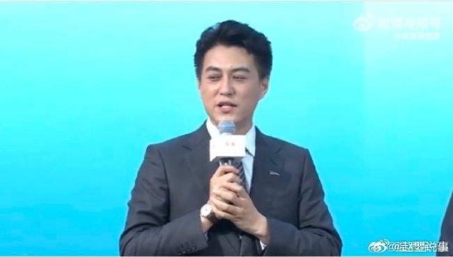 靳东带队去巴黎见证旗迹 展台宠粉共赴旗迹之约