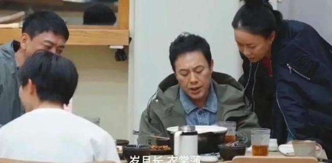 张颂文称早年曾靠翁虹买机票回家 揭秘综艺里的真性情大叔