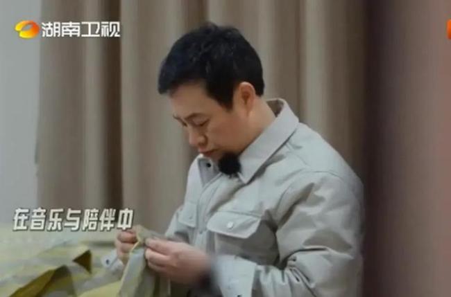 张颂文称早年曾靠翁虹买机票回家 揭秘综艺里的真性情大叔