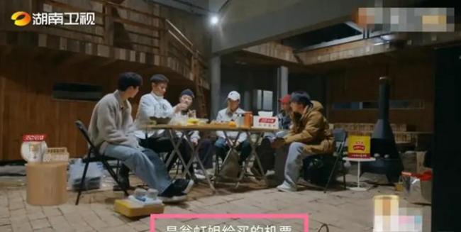 张颂文称早年曾靠翁虹买机票回家 揭秘综艺里的真性情大叔