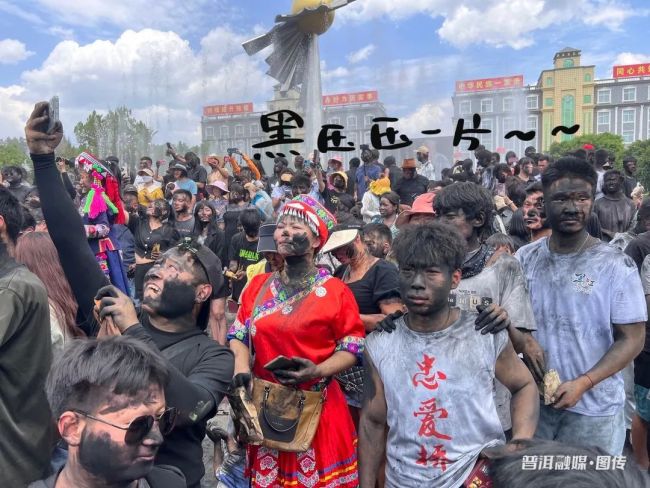 云南墨江:万人"抹黑脸"狂欢,共庆哈尼太阳节高潮