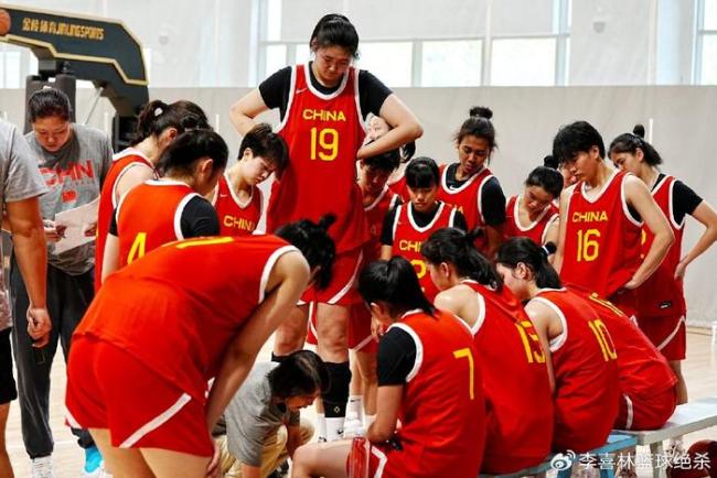 恭喜！中国女篮16岁2米28天才穿19号亮相国青