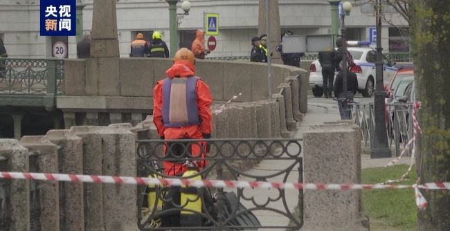 圣彼得堡公共汽车坠河事故已致7死